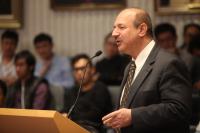 Prof. Bruce Beutler delivers a seminar to CUHK staff and students